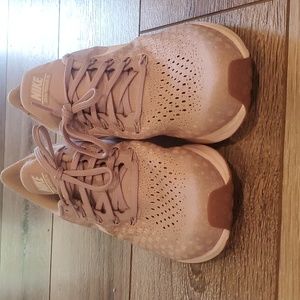 Women's Nike Zoom Pegasus 35, size 9